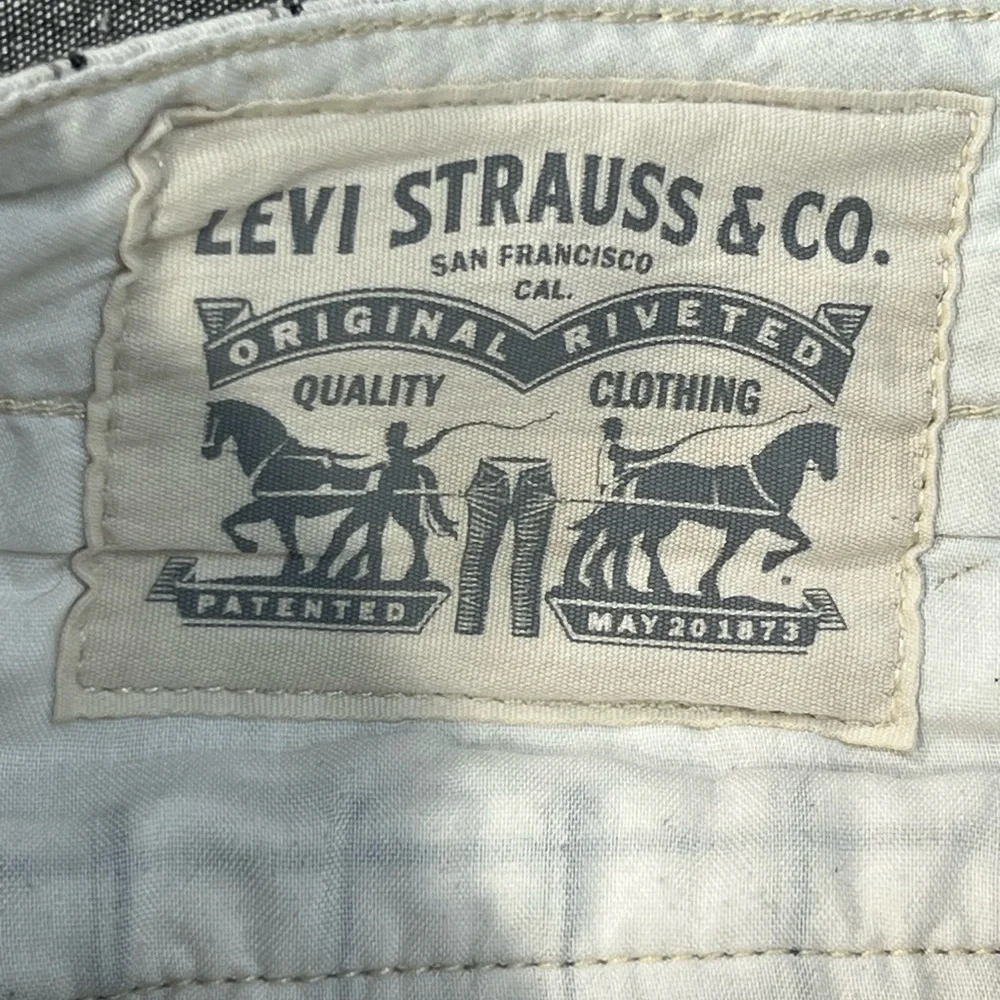 Levis White Label Cargo Utility Shorts Plaid Cotton Mens size 33 Preowned EUC
